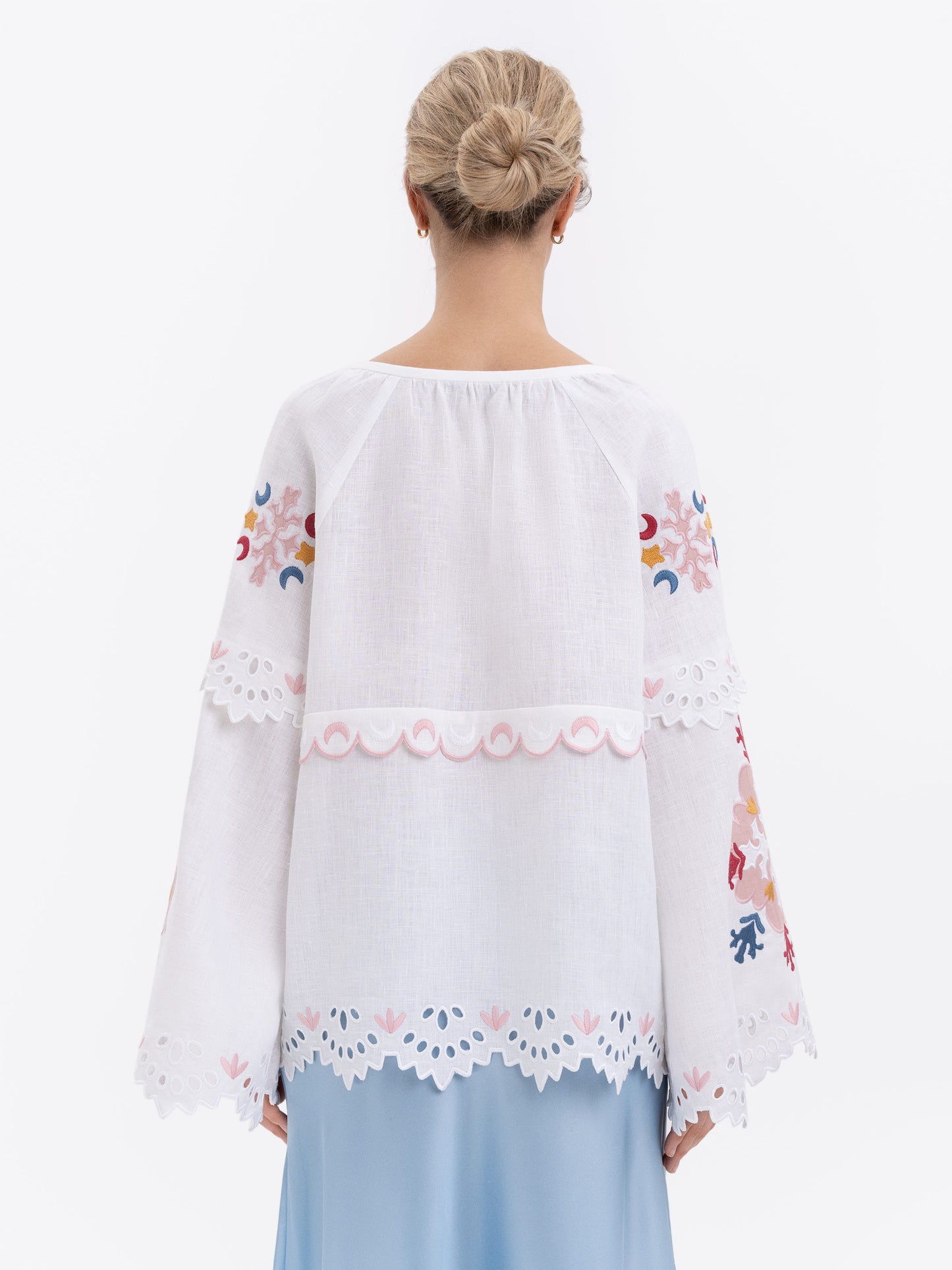 WHITE EMBROIDERED LINEN BLOUSE "HORYTSVIT"