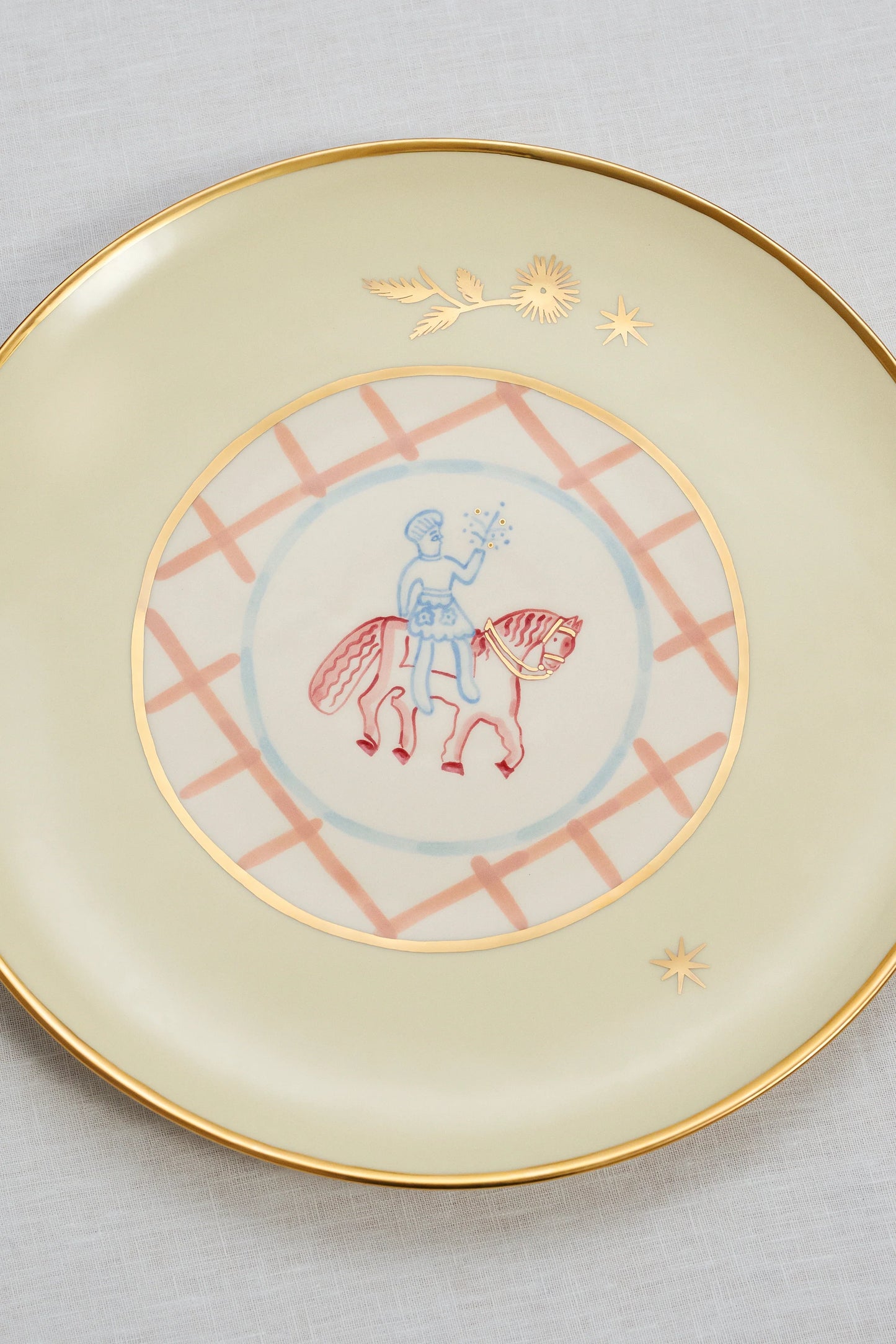 HORSEMAN PLATE WITH FLOWERS
