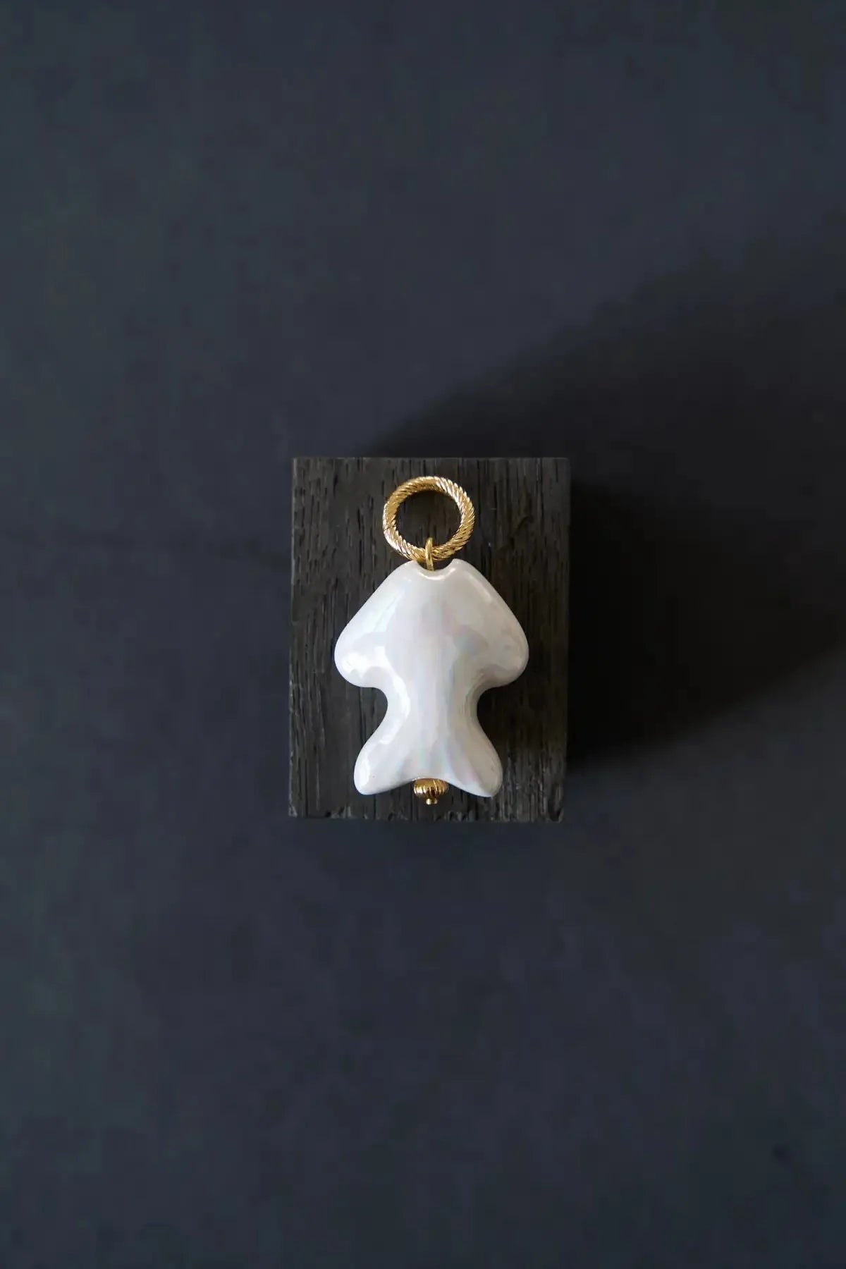 PENDANT KHVYLI WHITE FISH ON A GOLD CHAIN