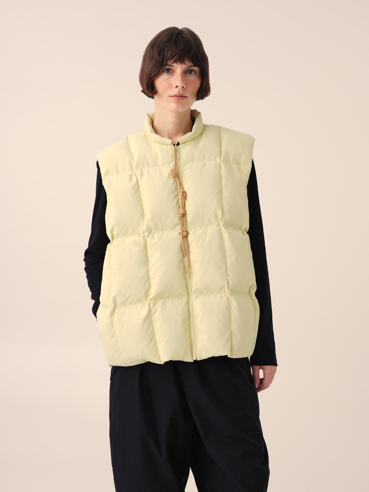 DOWN VEST IN SOFT YELLOW