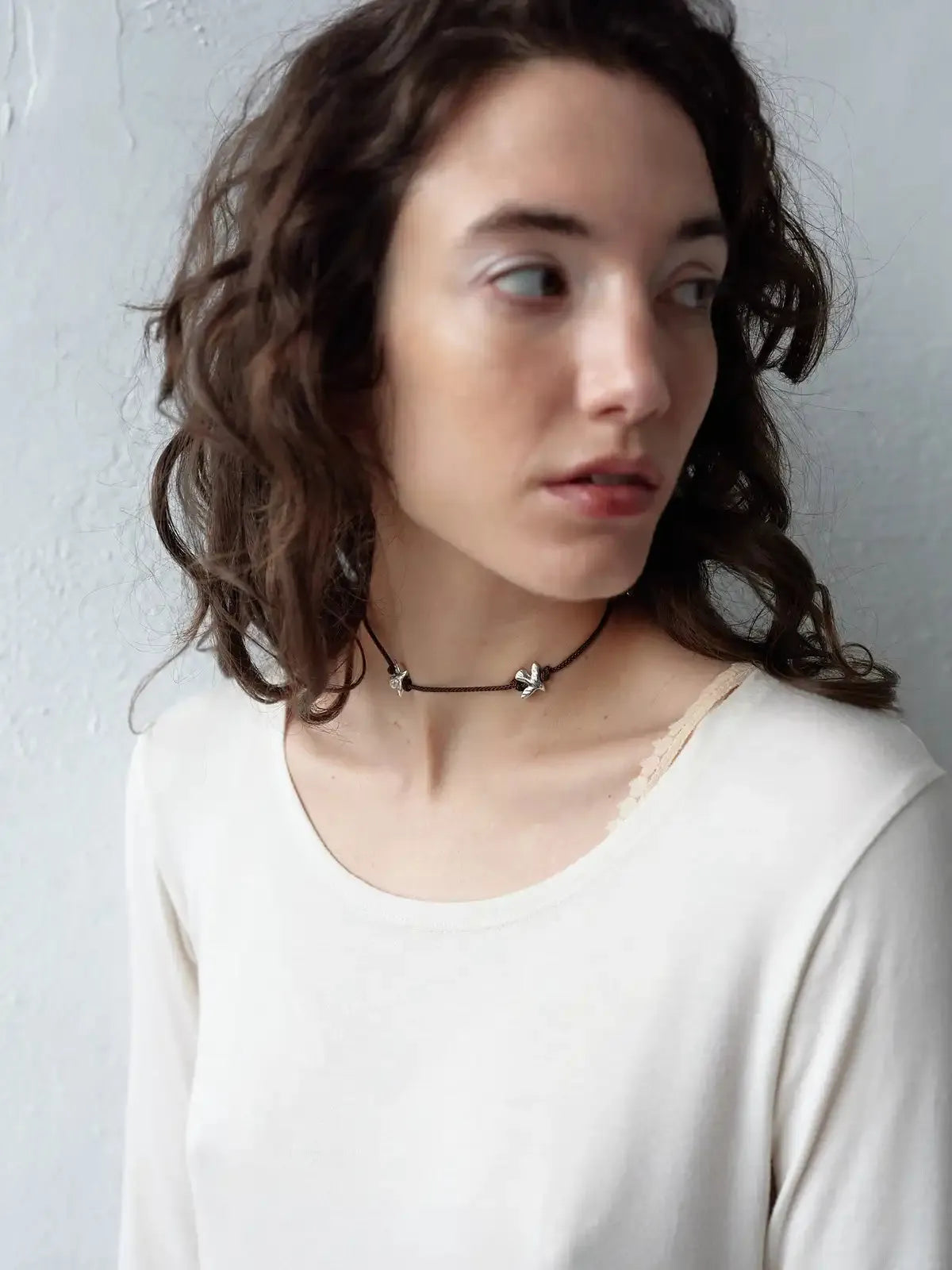 ERA BROWN NECKLACE WITH 4 SILVER BIRDS