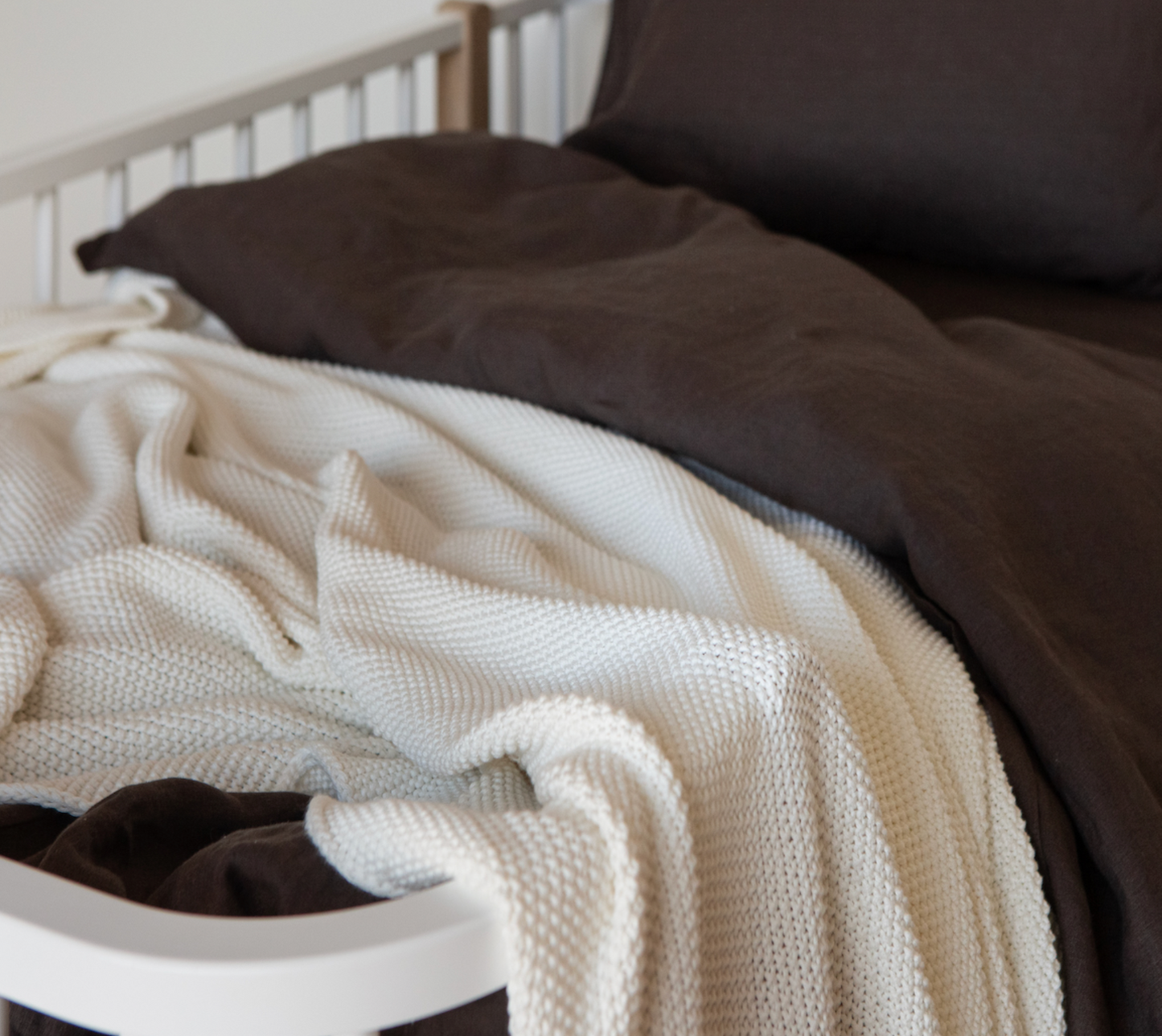 HOME ME MILK PLAID-BEDSPREAD