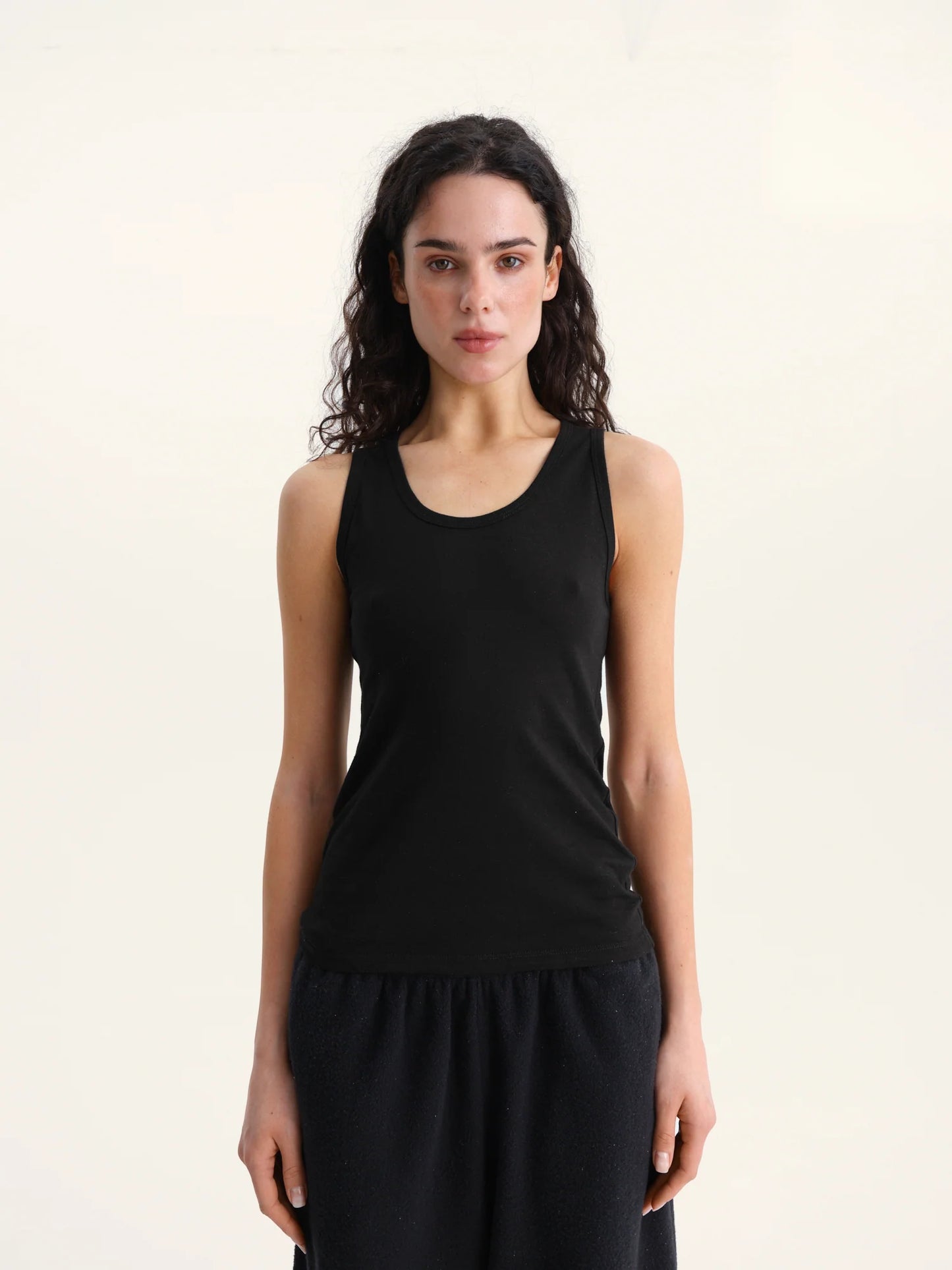 BASIC COTTON TANK TOP IN BLACK