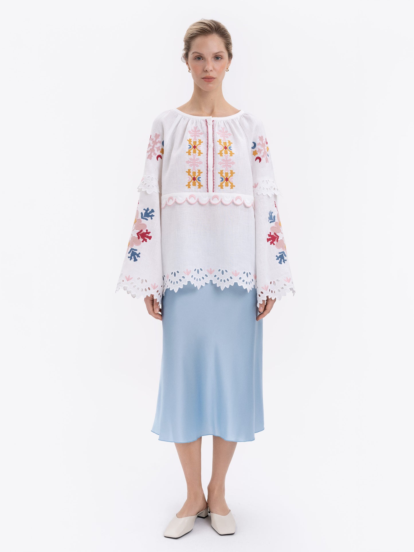 WHITE EMBROIDERED LINEN BLOUSE "HORYTSVIT"