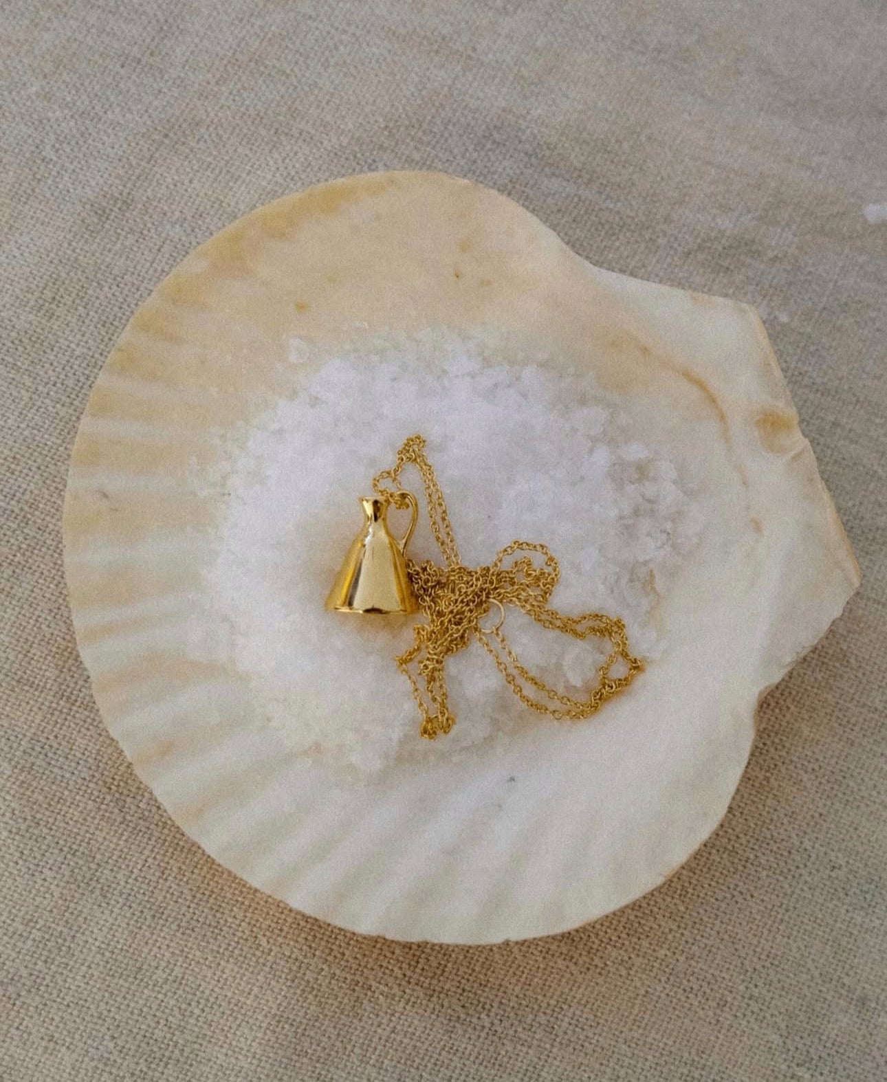 COURABIE JUG PENDANT ON CHAIN GOLD