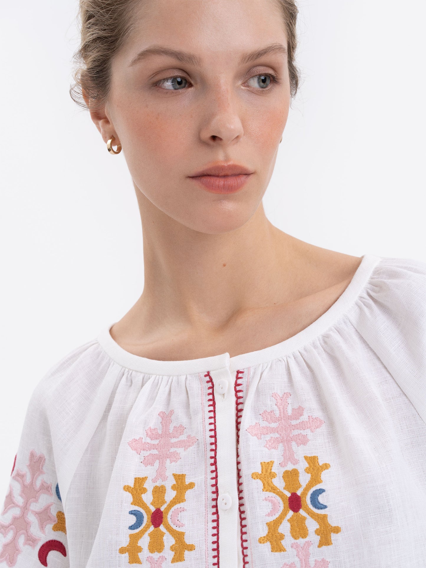 WHITE EMBROIDERED LINEN BLOUSE "HORYTSVIT"