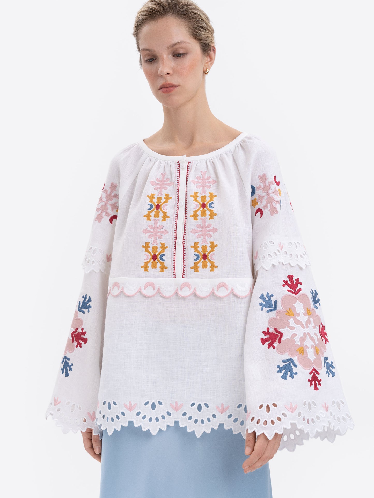 WHITE EMBROIDERED LINEN BLOUSE "HORYTSVIT"