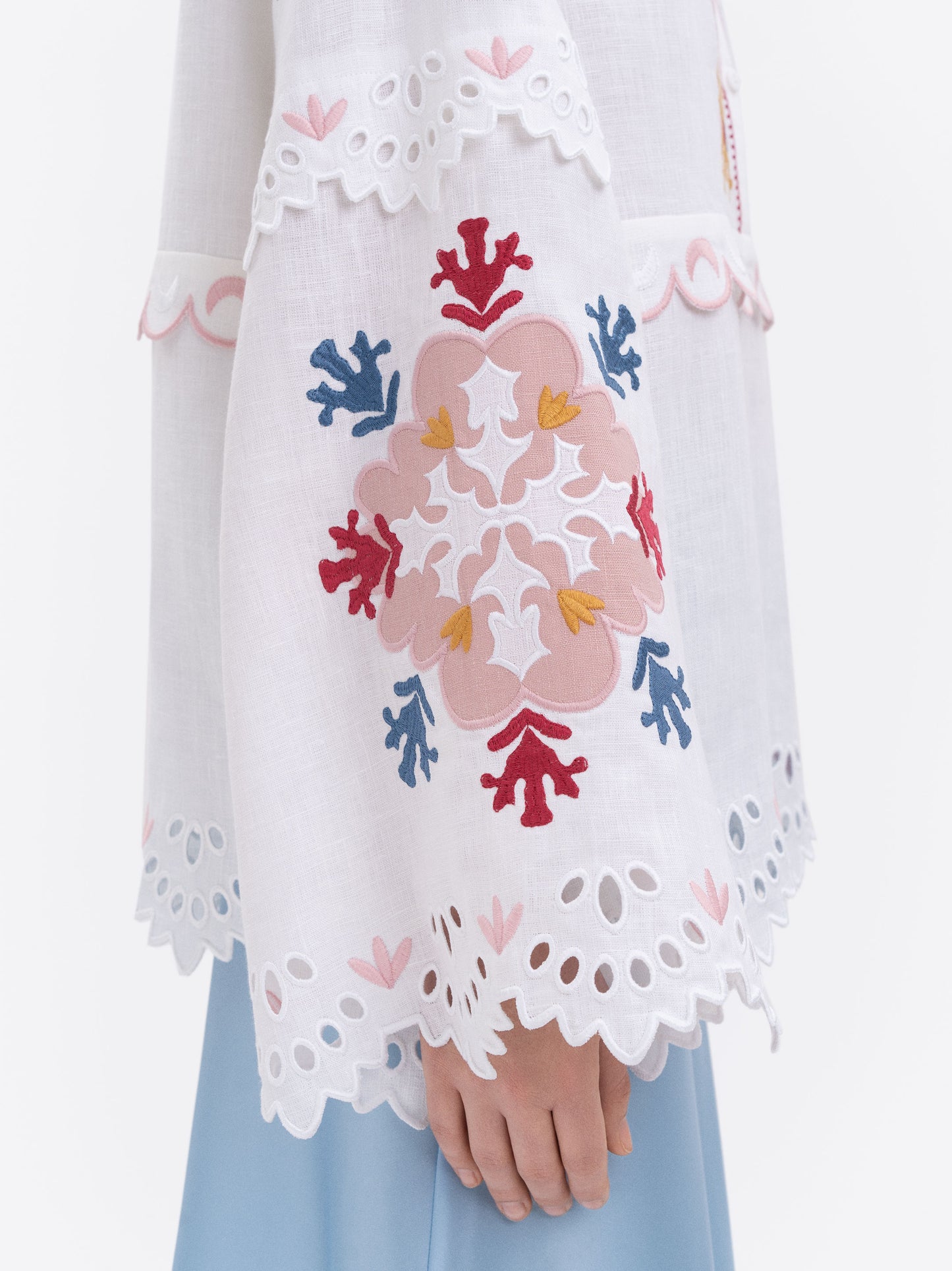 WHITE EMBROIDERED LINEN BLOUSE "HORYTSVIT"